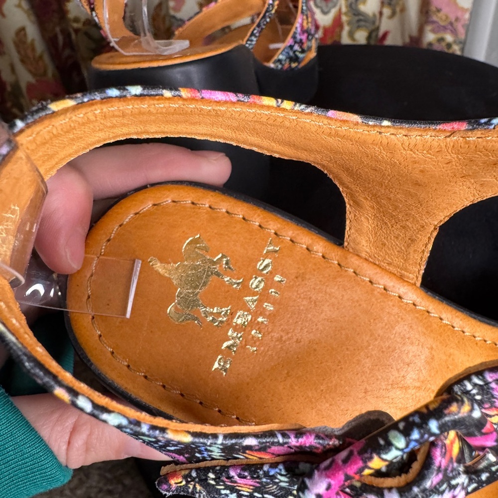 Embassy London Ritz Chunky Heels - Picture 2 of 13